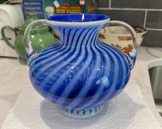 Fenton connoisseur vase