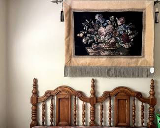 Link-Taylor Espanol Oak Queen headboard...Beautiful Vintage pieces! This is in excellent condition!