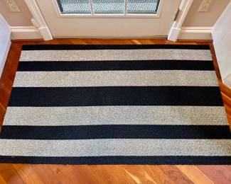 SOLD-- Chiliwich black and white indoor/outdoor mat; 3'x5'
