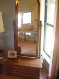 Dressing mirror with storage