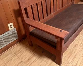 L & J.G. STICKLEY Drop Open Arm Sette circa 1910's