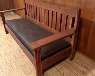 L & J.G. STICKLEY Drop Open Arm Sette circa 1910's