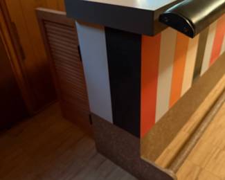 Vintage Free-Standing Bar