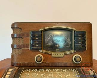 1940's Zenith Art Deco Tube Radio