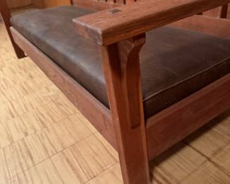 L & J.G. STICKLEY Drop Open Arm Sette circa 1910's