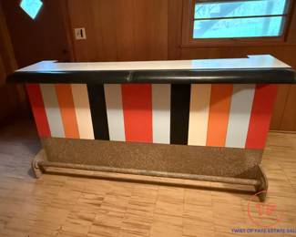 Vintage Free-Standing Bar