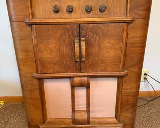 Antique Admiral Stereo / Record Player Cabinet