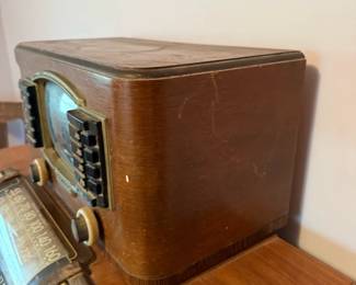 1940's Zenith Art Deco Tube Radio