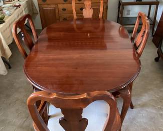 Oval dining table-66x42x29
1 leaf-12"