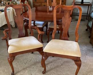 2 captain chairs & 4 chairs 22x40