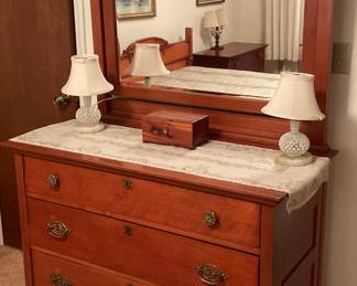 Antique dresser-45x22x34
Mirror-41x38