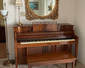 Kimball Chicago Piano-55x25x3
 gold mirror-34x34