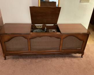 Packard Bell stereo cabinet-71x20x25