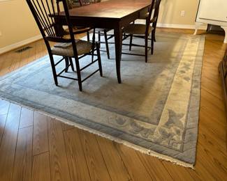 Muted Floral Border Area Rug with Classic Fringe – 8' x 10'