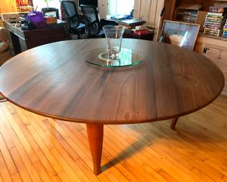 The photos do not do this gorgeous table justice.