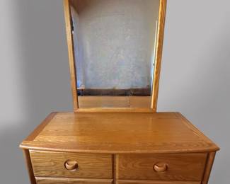 Stanley Dresser With Mirror