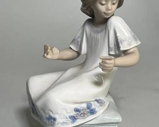 Lladro 5678 I Feel Pretty Porcelain Figurine