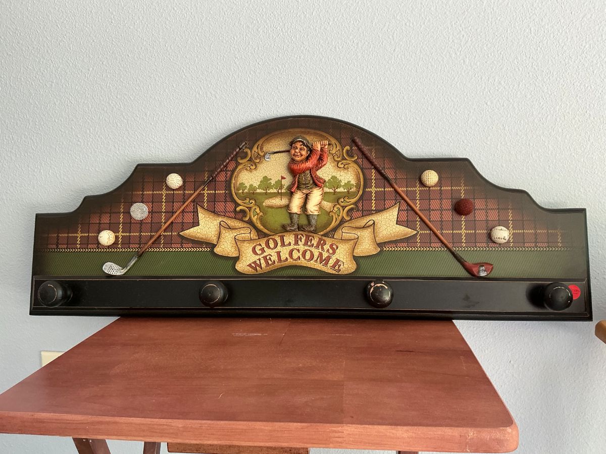 Golf hat/coat wall hanger.
