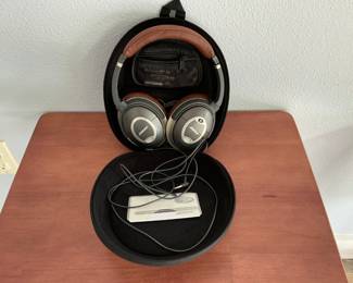 Bose noise reduction head set.
