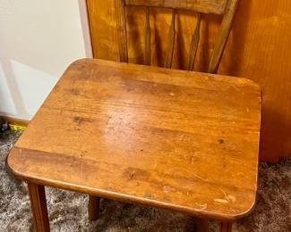 kids/toddlers desk and chair