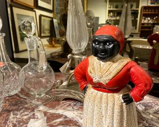 Louis XV table, Crystal decanters, table lamps