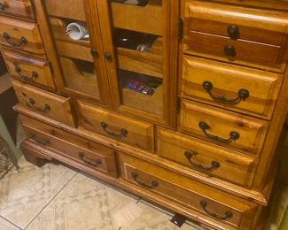 Armoir Dresser