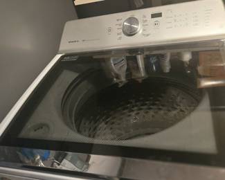 Maytag Bravos XL Top-Load Washing Machine	High-capacity Maytag washer with deep wash options, PowerWash, and stainless drum. Clean and well-maintained.
