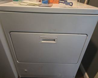 Kenmore Heavy Duty Electric Dryer (White)	Reliable Kenmore dryer in good working condition. Traditional front-load design.
