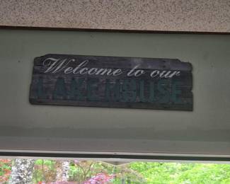 ⌨️ Vintage Royal Typewriter (Manual)
A piece of history and a conversation starter — this manual Royal typewriter features round keys and a rugged metal frame.
Would make a striking accent in an office, bookstore, or creative space.
Sold as-is; ideal for collectors or display.

