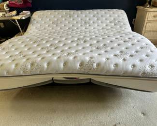 King size Beautyrest Mattress with Reverie 3EM Adjustable Base ~ Brand new base ~ original price was $799 for base only~ we are selling complete with mattress for $500