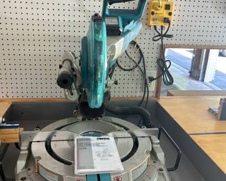 Makita compound mitre saw