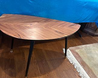 MID-CENTURY MODERN END TABLE