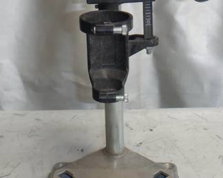 LOT OF 2 TOOLS INCLUDING DREMEL DRILL PRESS STAND MODEL 212, CRAFTSMAN ROUTER