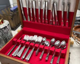 Flatware set