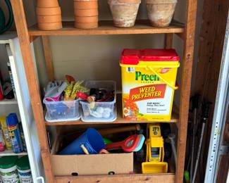 pots, garden supplies