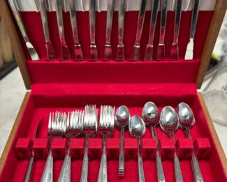 Flatware set
