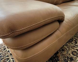 Chateau D'Art leather Sofa
