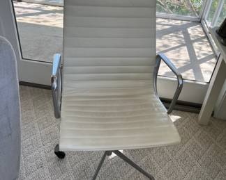 EAMES Office Chair (white),
