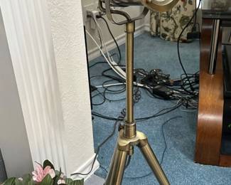 tripod lamp