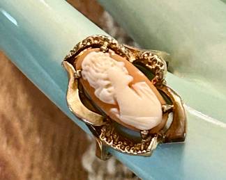 gold cameo ring