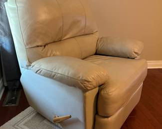 Stratolounger beige leather recliner.