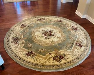 Round floral rug.