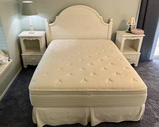 Very nice Ethan Allen queen bed set