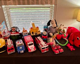 Collection of vintage toys including Tonka trucks, Snoopy & children’s costumes