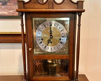 Vintage Howard Miller mantle clock