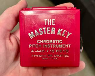 Neat chromatic pitch instrument