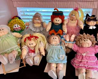 Fantastic collection of vintage hand signed Cabbage Patch Dolls w/ Birth & Adoption Certificates