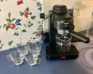 Krupa Espresso machine w/ attachments & 4 espresso cups