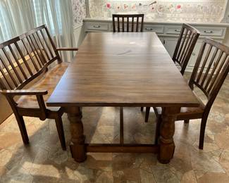 Very nice table, 4 chairs, bench & 3 additional leaves