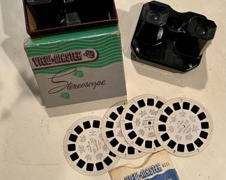 Very neat vintage View Masters & slide wheels